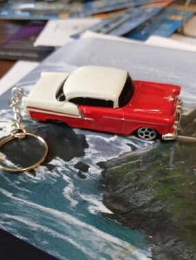 55 CHEVY Bel-air Red and White Classic Car Keychain